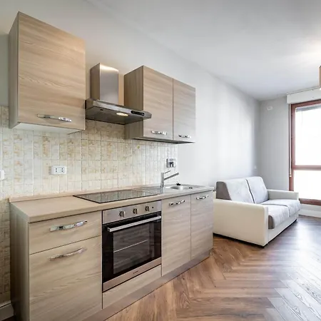 Yid Quiet With Parking Apartment