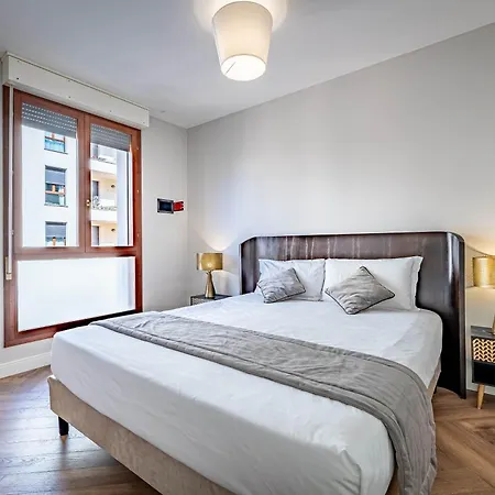 Yid Quiet With Parking Apartment