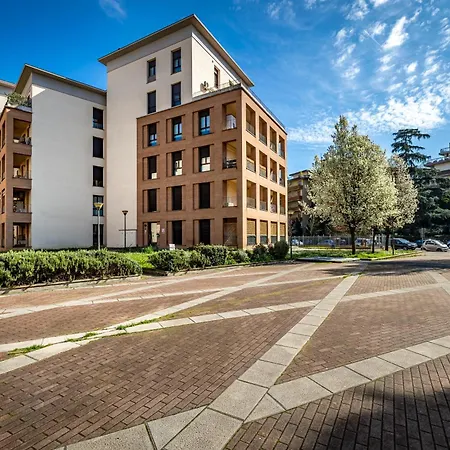 Yid Quiet With Parking Apartment
