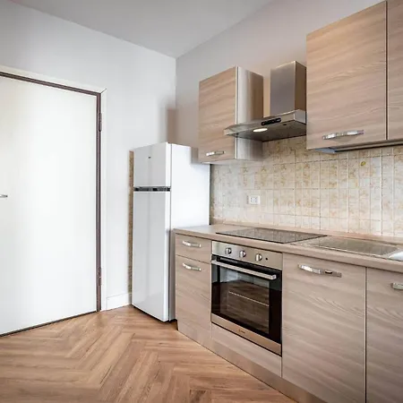 Yid Quiet With Parking *