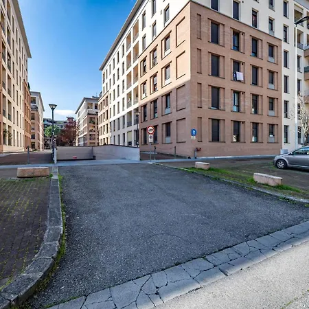 Yid Quiet With Parking Apartamento *